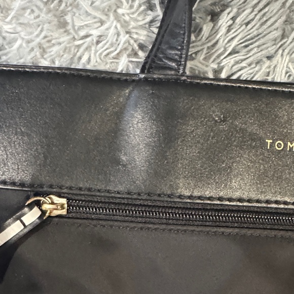 Tommy Hilfiger Elegant Black Tote - Picture 3 of 8